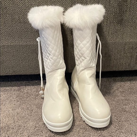 Shoes - White Quilted Fur Trim Boots
